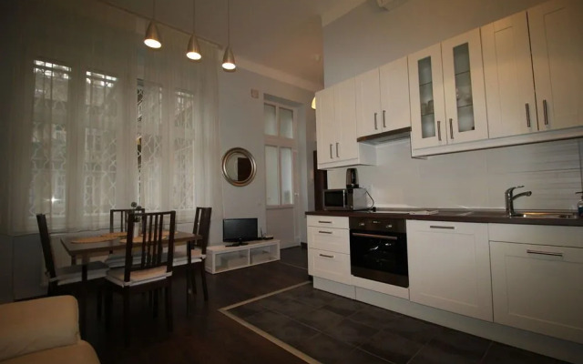 Broadway Apartments
