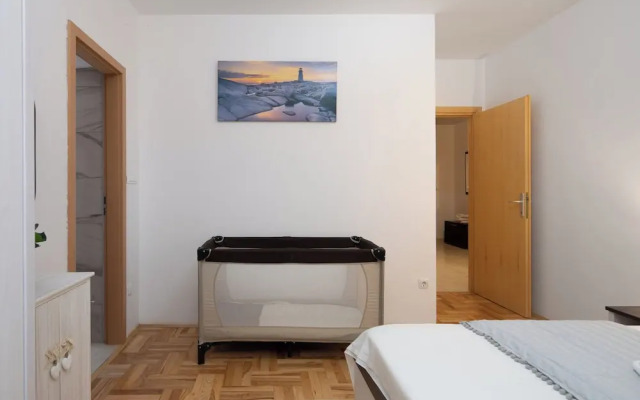 Sunshine Holiday Home