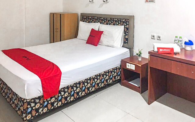 RedDoorz near Bukit Darmo Golf