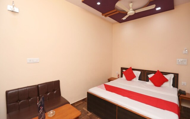 OYO 18287 Akshya Hotel