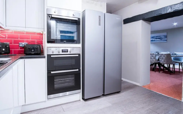 The Lanterns - 9 Bedroom - Sleeps 17 - Saundersfoot Village Centre
