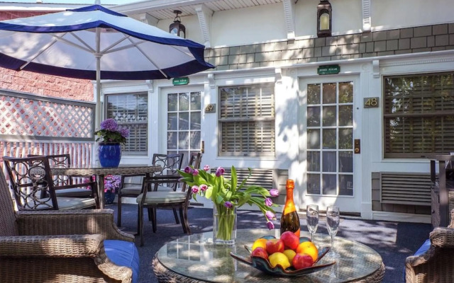 Chateau Inn and Suites