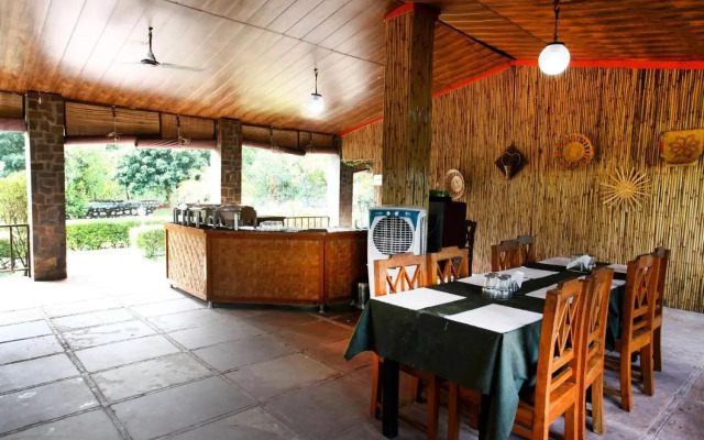 Rhea Safari Lodge