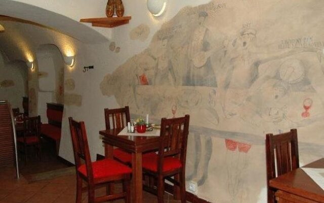 Restaurace A Penzion Pod Radnicí
