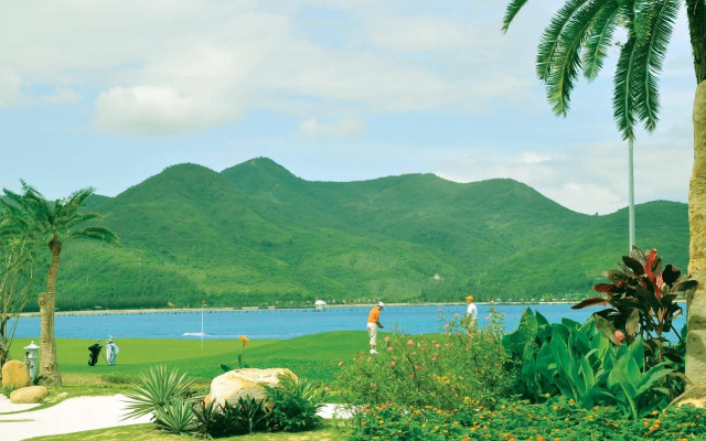 Diamond Bay Golf & Villas