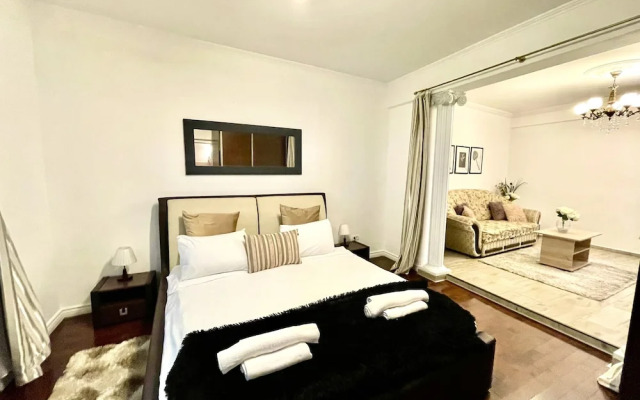 Baroq Central City Apartment