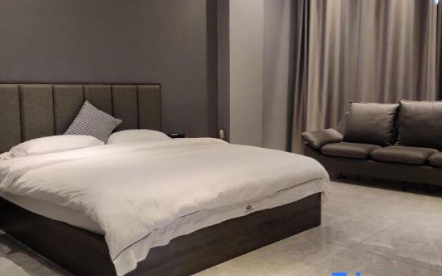 Weining Yueminlong Hotel