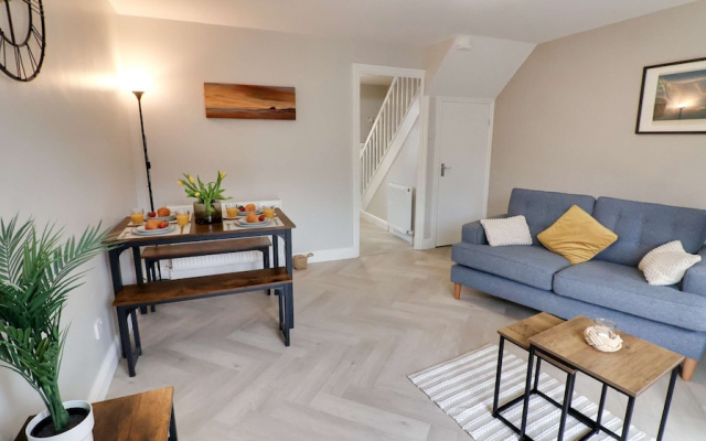Modern House In Hartlepool With Private Parking