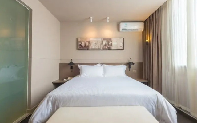 TOWO Shangpin Hotel (Shenzhen Bitou Subway Station)