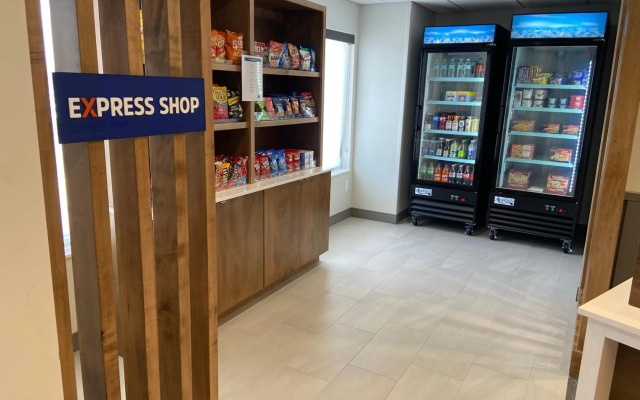 Holiday Inn Express & Suites Elyria by IHG
