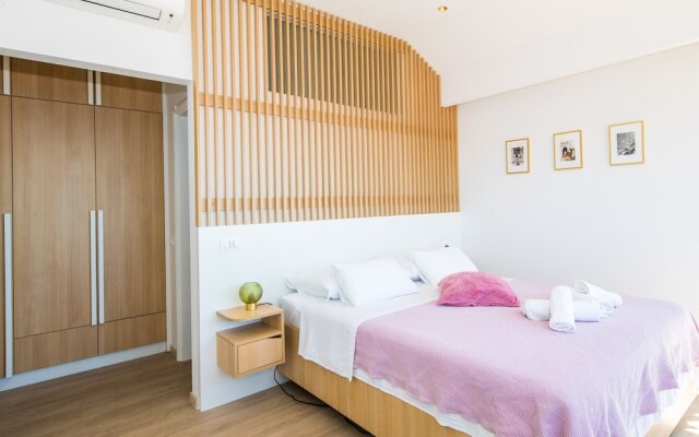 Villa Art Gallery - Six Bedroom Villa with Terrace and Swimming Pool