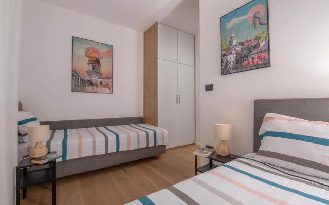 LUX 3 Bedroom Suite with FREE Private Parking