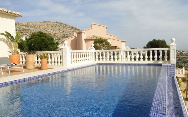 Villa Lirios
