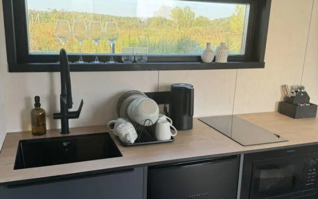 Домик у озера