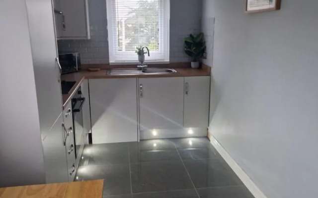 Captivating 2-bed Apartment in Tenby