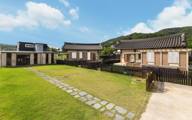 Onmaru Hanok Kids Poolvilla and Couple Spa
