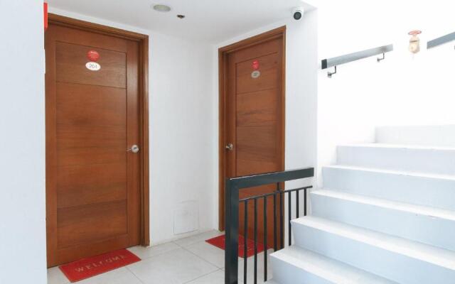 RedDoorz @ DBuilders Rooms Bangkal Makati