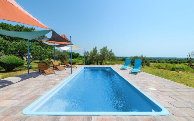Stunning Home in Tar With Wifi and 0 Bedrooms