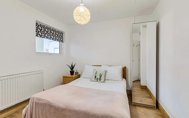 Modern Comfort Two Bedroom Gem on the Rye