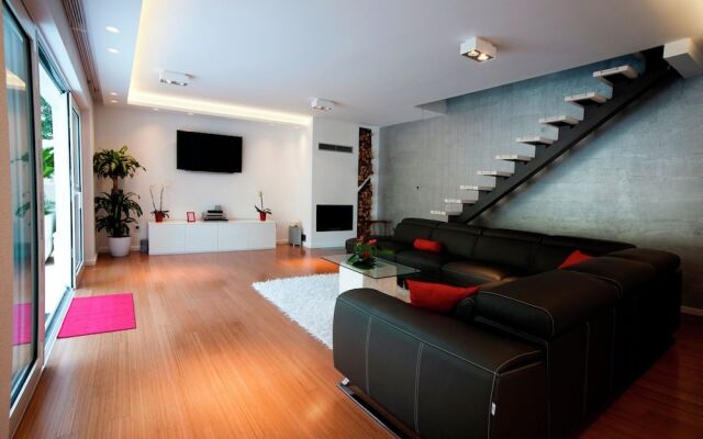 Modern Apartment with Private Pool in Split