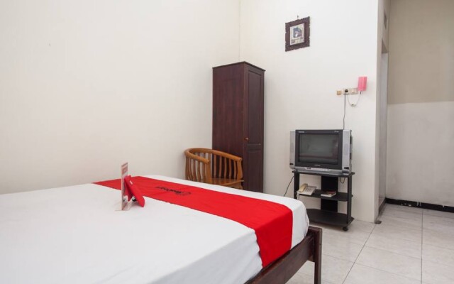 RedDoorz @ Raya Ngagel 2