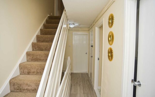 London's Calling U! A Lovely 2 Bedhome Sleeps 1-5!