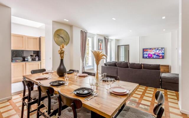 180 Suite Eden, Luxury APT at Sacré Coeur