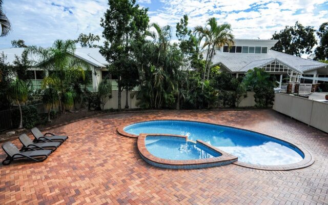 Earls Court Motel & Apartments