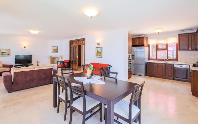 Villa Sahin 2 Triplex