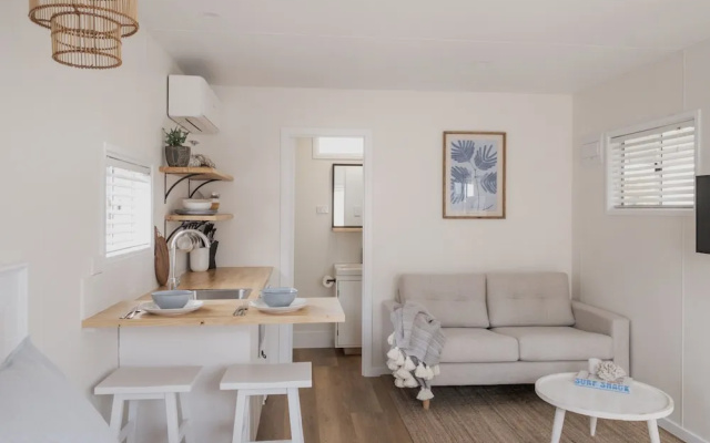Little Palm Cabins – Guest Rooms – Lake Cathie
