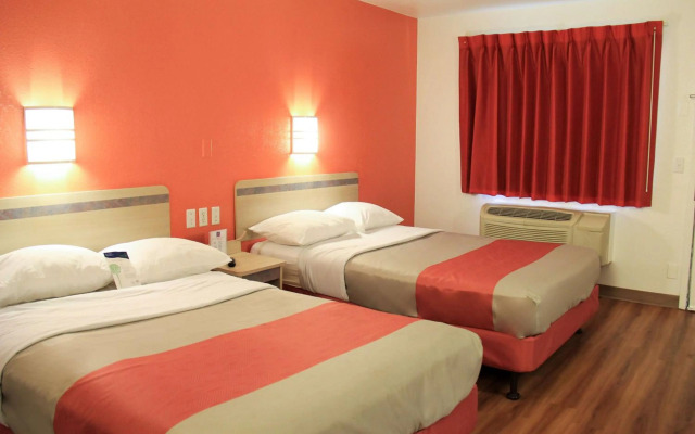Motel 6 Enfield, CT - Hartford