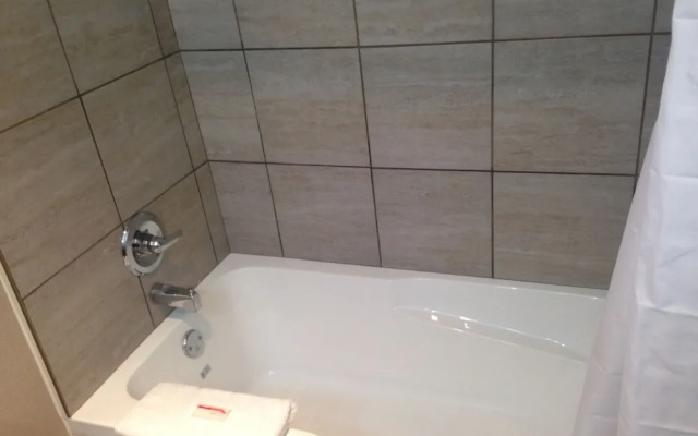 Days Inn By Wyndham Sylvan Lake