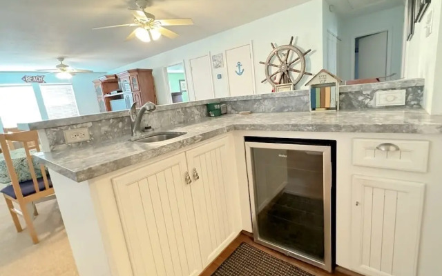 Sea Note 3 Bedroom Home by RedAwning