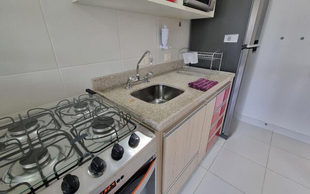 Apê 11 com piscina aquecida, AC e garagem