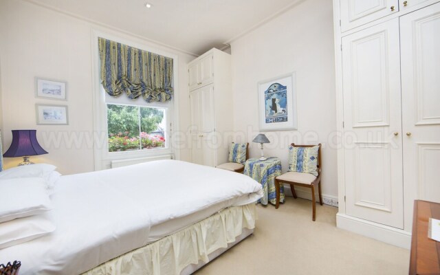 Brunswick Gardens - Cosy Apartment in a Cherry Tree Lined Street- Notting Hill