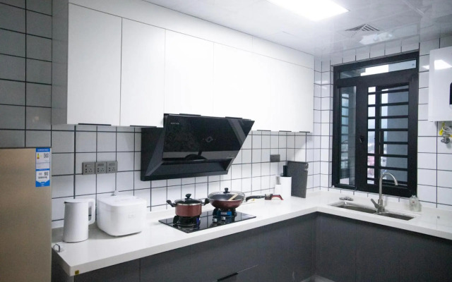 Locals Apartment Place 18