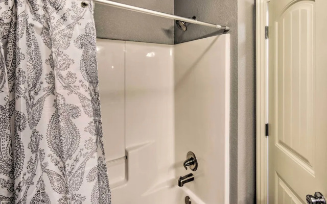 Home: Grassy Yard, Walk to Bentonville Square