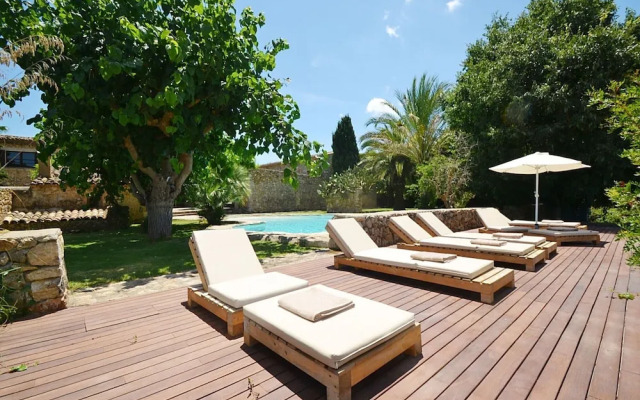 Villa in Buger With Pool and Scenic Views