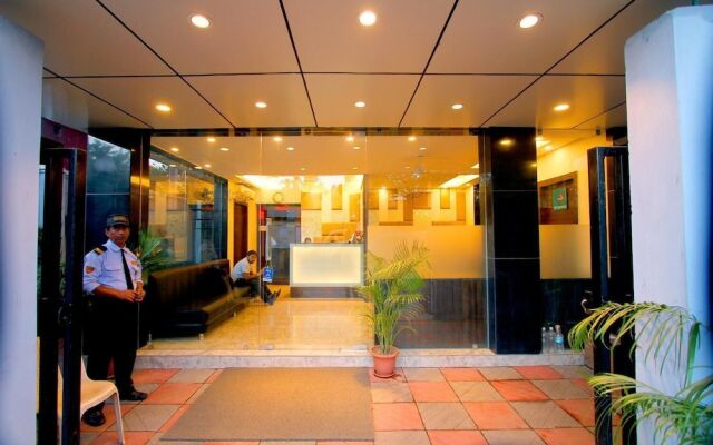 Hotel Crest Inn