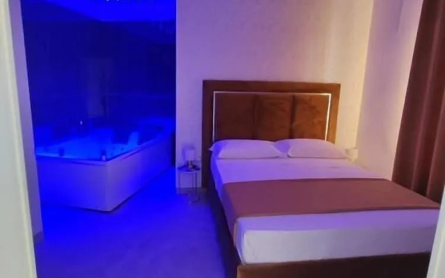 Twin Towers Naples Luxury
