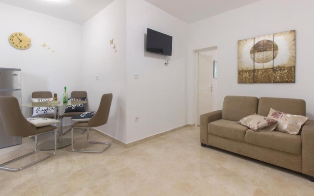 Apartment Mila - 100m from the sea: A3 Brodarica, Riviera Sibenik