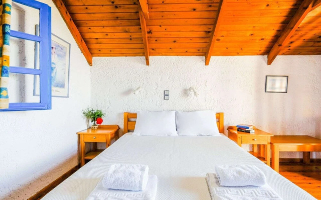 Tranquil Holiday Home in Palaiochora near Sea Beach