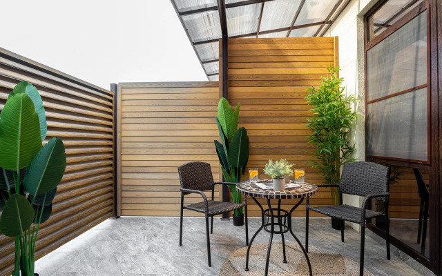 Sandro Palace na Lesnoy (Sandro Pelas)