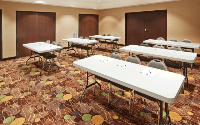 Holiday Inn Express Hotel & Suites Okmulgee by IHG