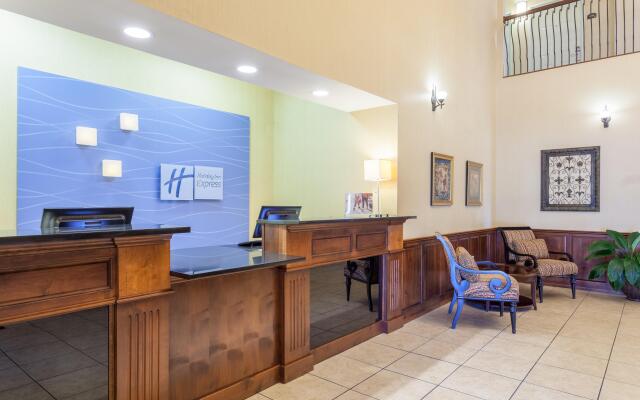 Holiday Inn Express Hotel & Suites Clarksville, an IHG Hotel