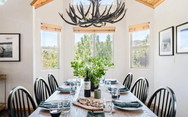 Golden Oak Rd - Moonridge