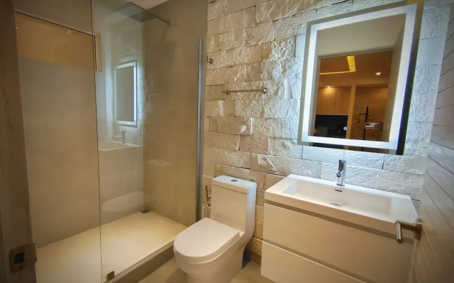 1st Luxury Warehouse