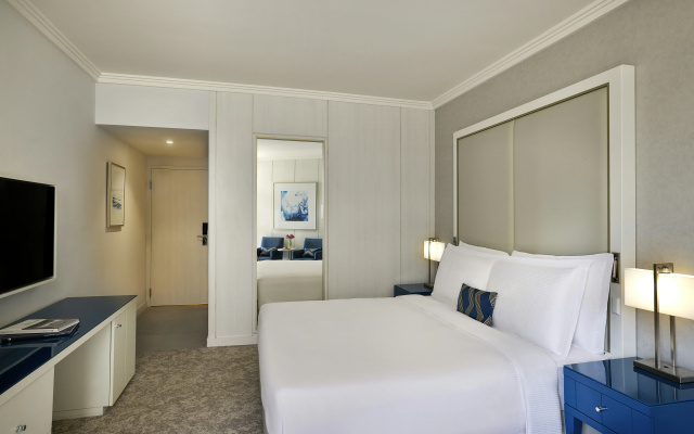 Beach Rotana Hotel - Image 5