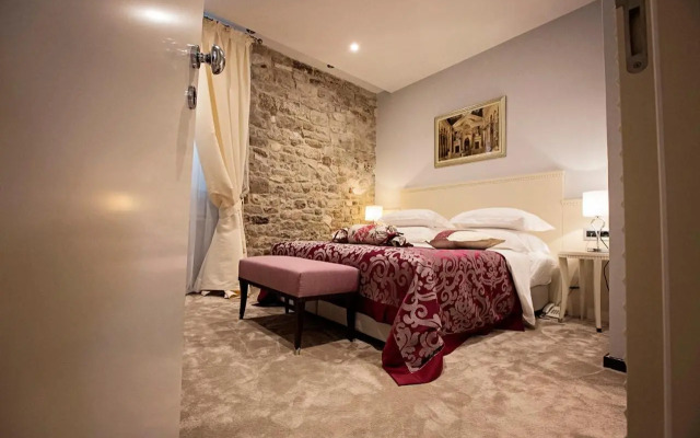 Antique Split Luxury Rooms