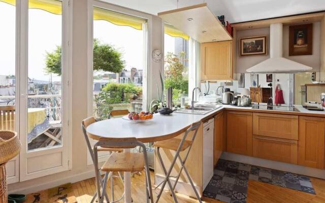 Stunning 3 Bed Apt With Balcony Near Champs Elysée